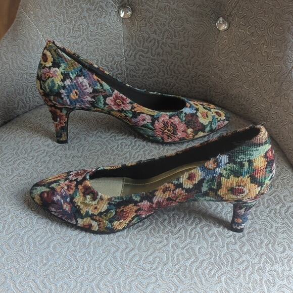 EUC Soft Style Floral Pumps, 10 - Picture 6 of 8